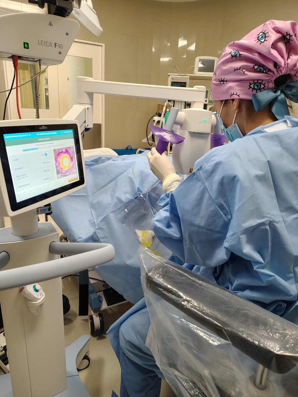 Monitor de equipo de cross-linking corneal durante un procedimiento